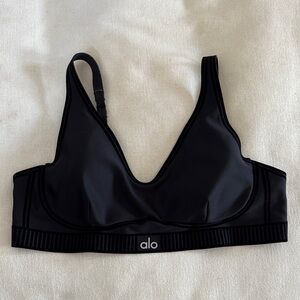 ALO Yoga Airlift Line Up Black Sports Bra